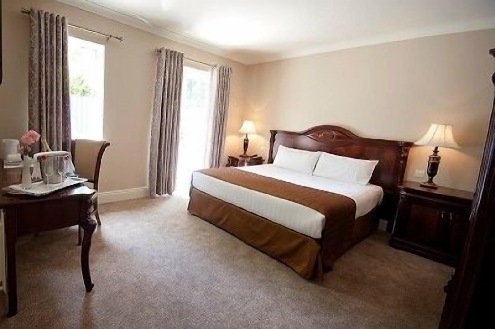 Finnstown Castle Hotel Lucan Ngoại thất bức ảnh