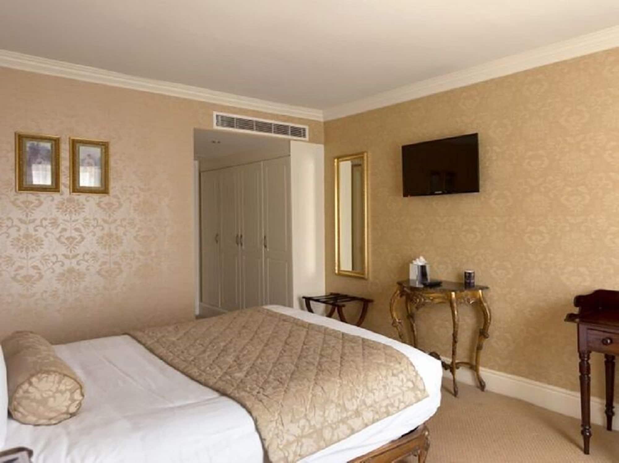 Finnstown Castle Hotel Lucan Ngoại thất bức ảnh